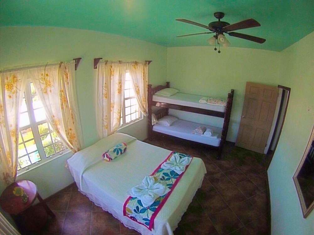 Island Magic Beach Resort Caye Caulker Esterno foto